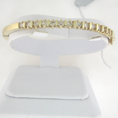 14k Yellow Gold Round Diamonds Bangle Bracelet
