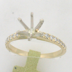 14k Yellow Gold Round Cut Diamonds Engagement Ring