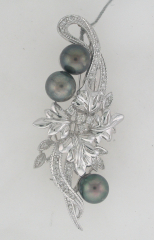 White Gold Tahitian Pearls and Round Diamonds Brooch Pin 